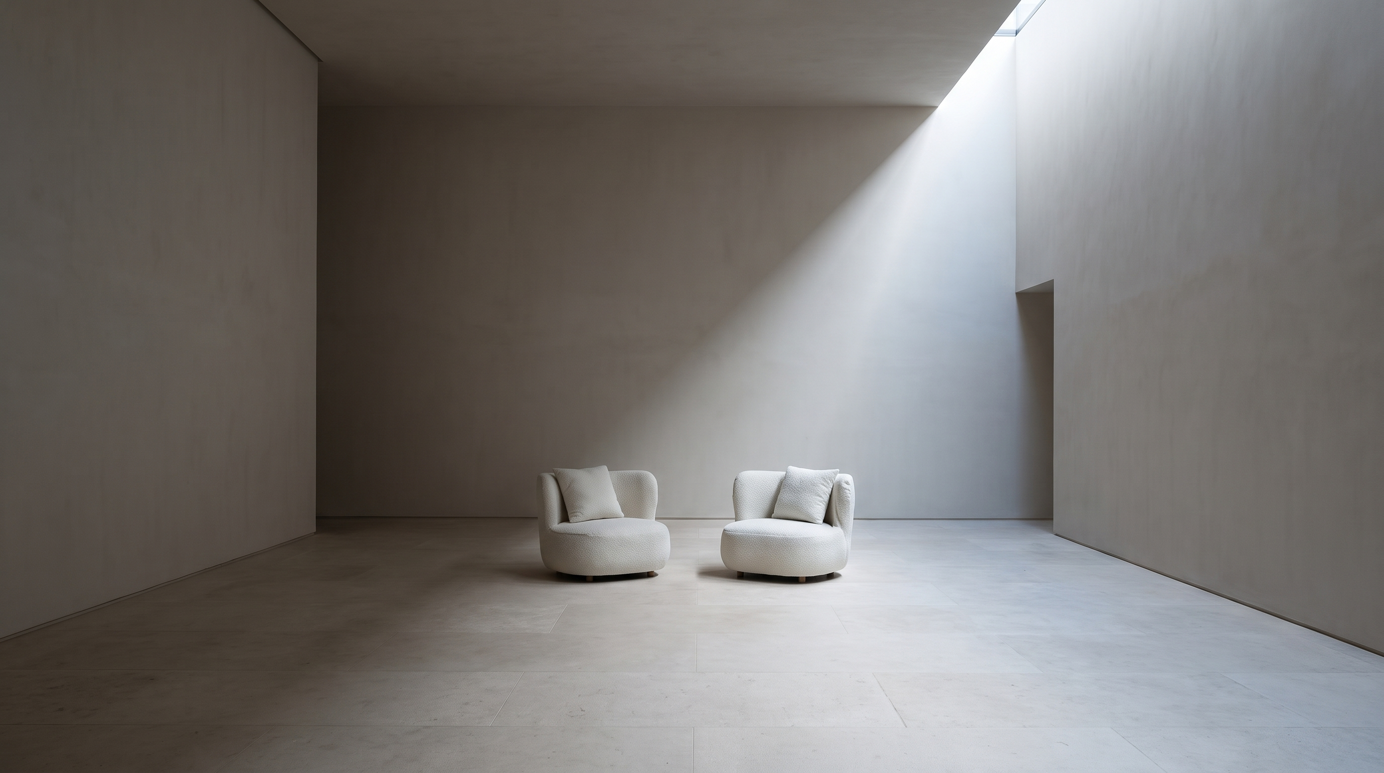 Sillones en sala minimalista